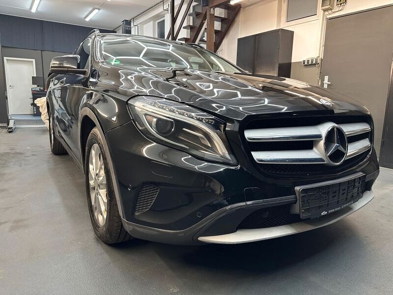 Schwarz Gebraucht 2014 Mercedes GLA200 SUV | 14.500 € (Fairer Preis) - Bild 1/4