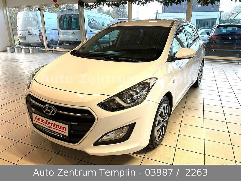 Weiß Gebraucht 2016 Hyundai i30 Kombi | 8.299 € (Fairer Preis) - Bild 1/4