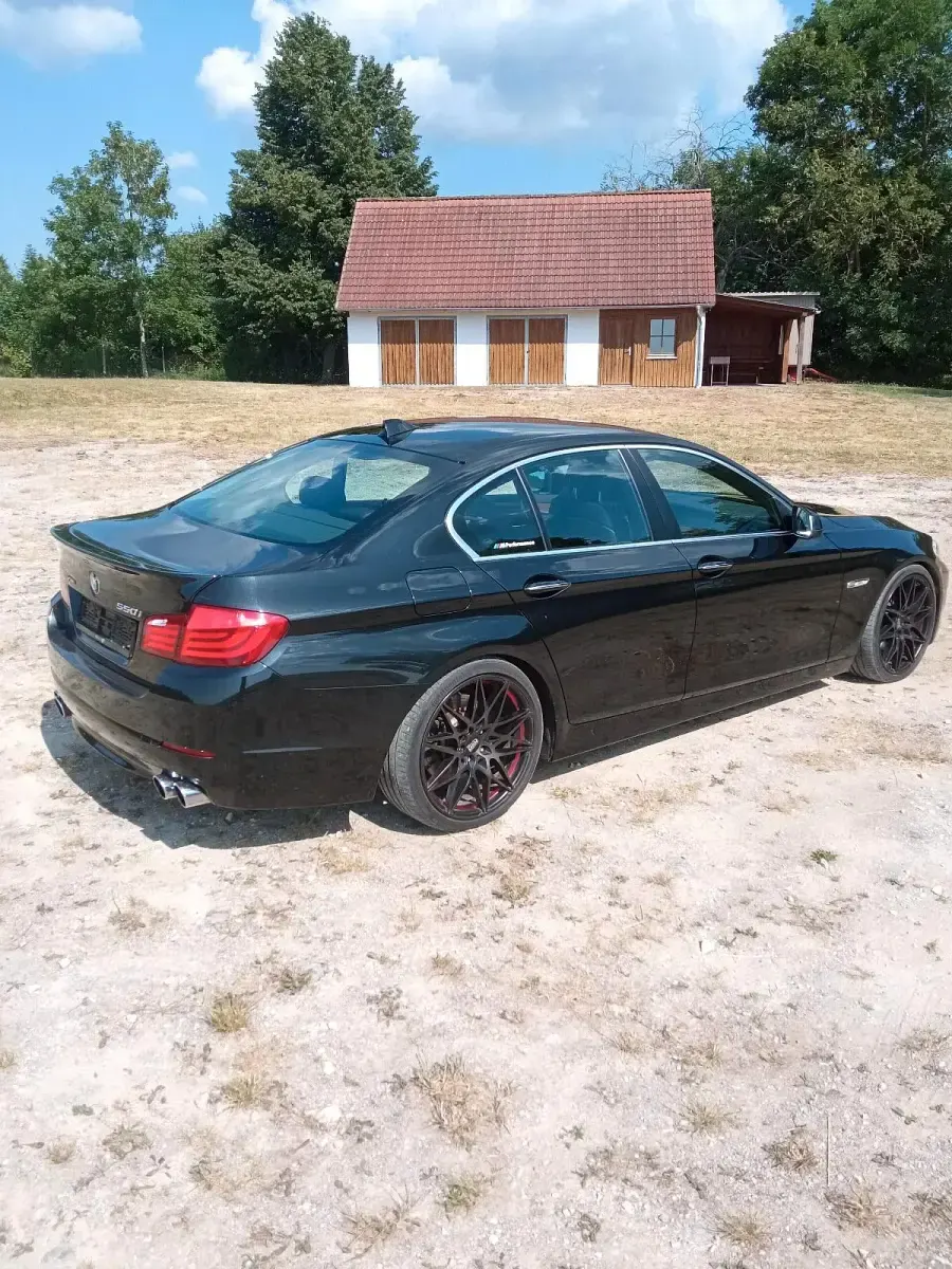 Gebraucht BMW 550 408 PS (300 kW) 2011 Schwarz Limousine