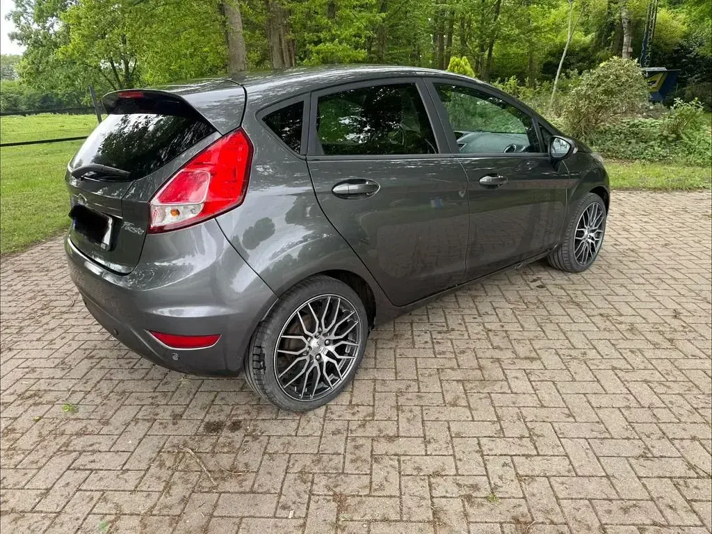 Gebraucht Ford Fiesta 80 PS (58 kW) 2017 Grau Kleinwagen