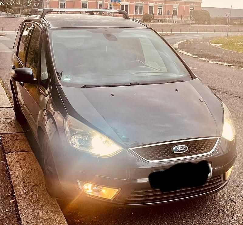 Grau Gebraucht 2007 Ford Galaxy Van / Kleinbus | 3.999 € (Guter Preis) - Bild 1/4