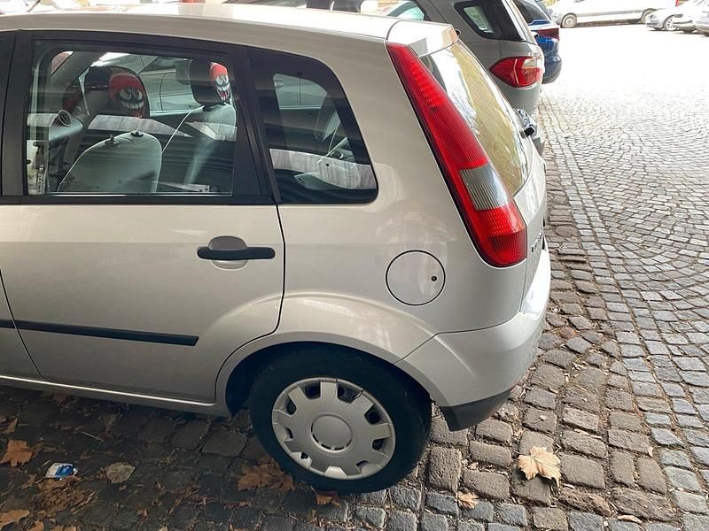 Gebraucht Ford Fiesta 69 PS (50 kW) 2003 Silber Kleinwagen