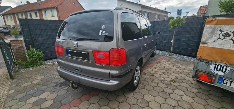 Grau Gebraucht 2003 Seat Alhambra Van / Kleinbus | 5.239 € - Bild 1/4