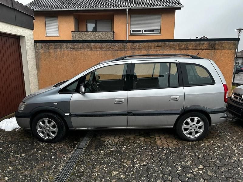 Gebraucht Opel Zafira 125 PS (91 kW) 2003 Silber Van / Kleinbus