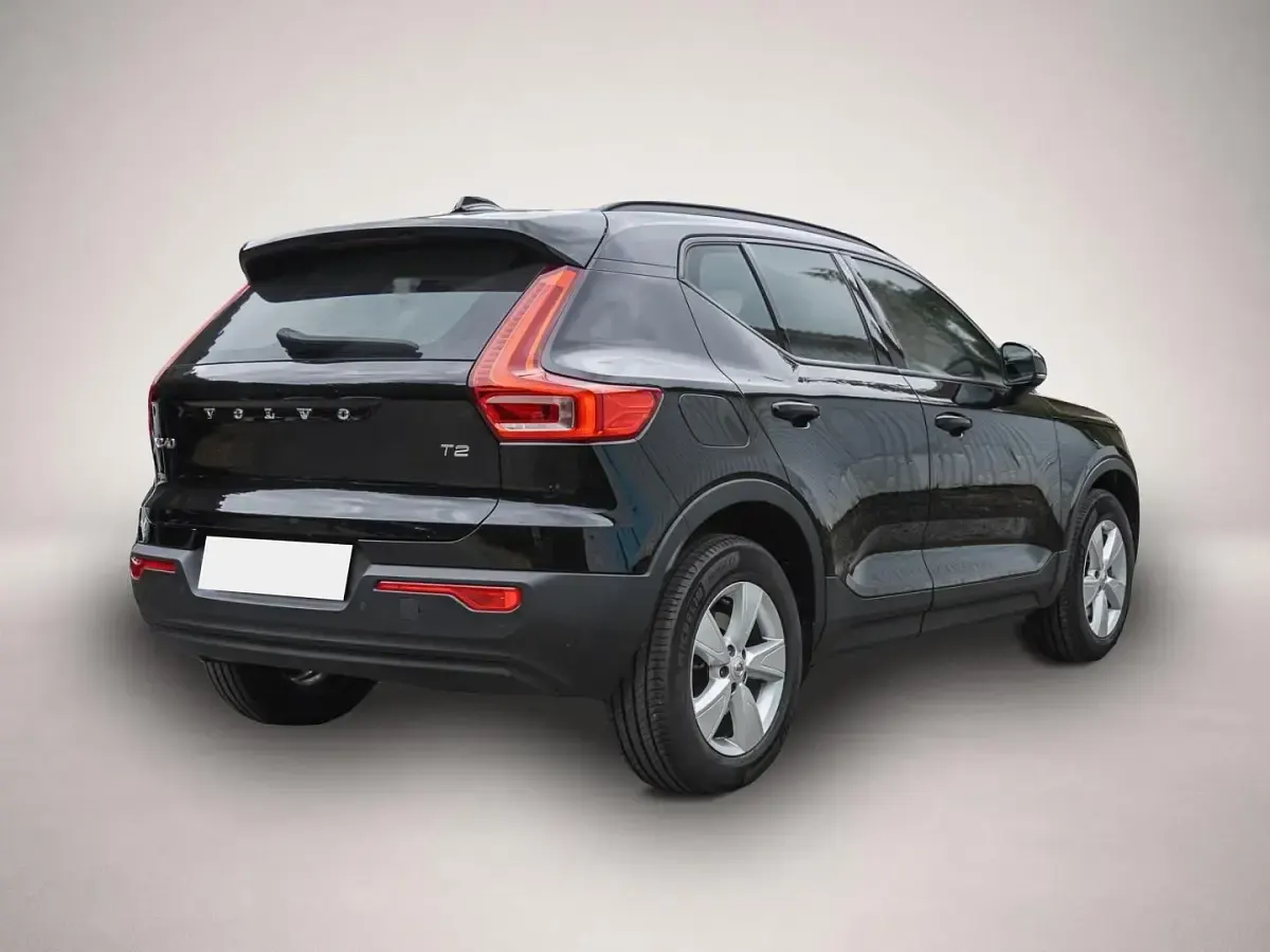 Gebraucht Volvo XC40 Momentum 129 PS (94 kW) 2021 Manufacturer SUV