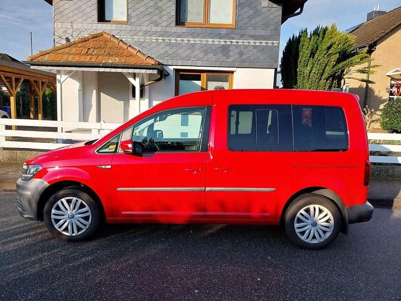 Gebraucht VW Caddy Trendline 131 PS (96 kW) 2019 Rot Van / Kleinbus