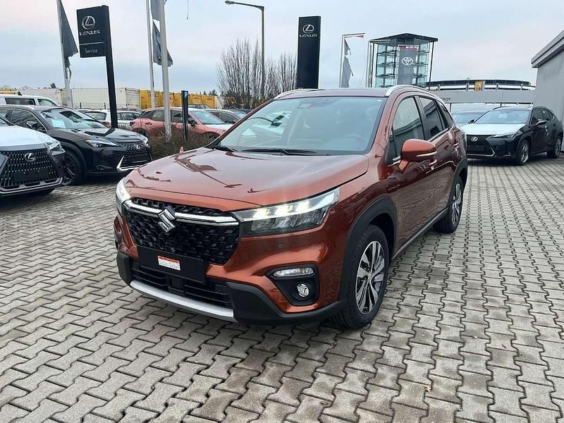 Canyon brown metallic Neu 2024 Suzuki SX4 S-Cross Comfort+ SUV | 25.590 € (Guter Preis) - Bild 1/4
