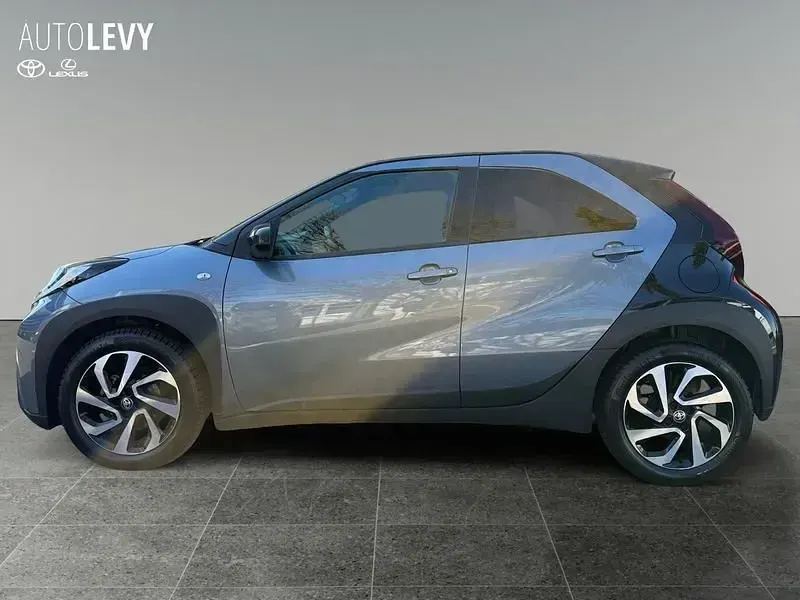 Gebraucht Toyota Aygo Team 72 PS (52 kW) 2024 Celestite grey 1k3/ black mica Kleinwagen