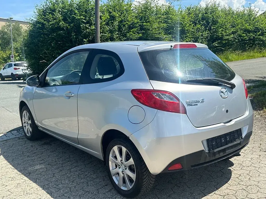 Gebraucht Mazda 2 Independence 90 PS (66 kW) 2009 Silber Kleinwagen