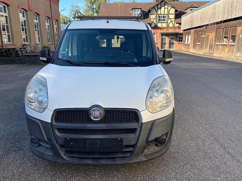 Weiß Gebraucht 2011 Fiat Doblò Van / Kleinbus | 1.800 € (Superpreis) - Bild 1/4