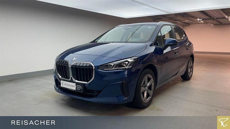 Phytonicblau Gebraucht 2025 BMW 220 Active Tourer Van / Kleinbus | 29.997 € (Guter Preis) - Bild 1/4