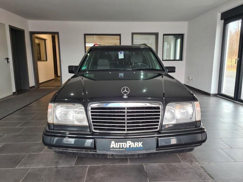 Gebraucht Mercedes E320 220 PS (161 kW) 1993 Schwarz Kombi
