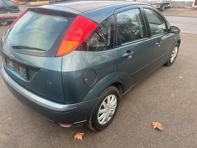 Gebraucht Ford Focus 100 PS (73 kW) 2003 Grün Kleinwagen
