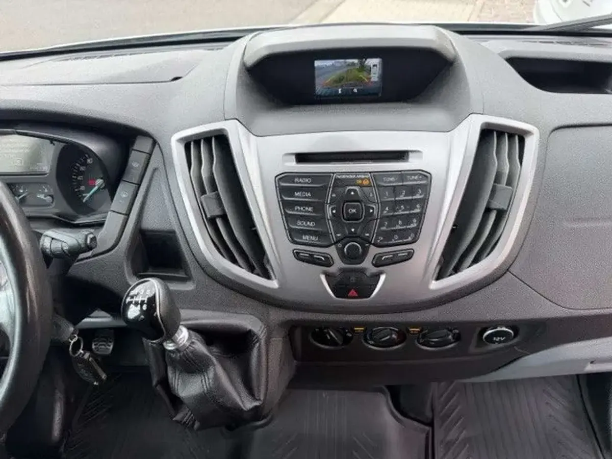 Używany Ford Transit Trend 131 KM (96 kW) 2018 Srebrny Minivan