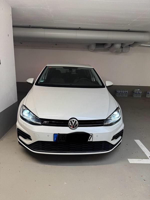 Weiß Gebraucht 2019 VW Golf VII R-line Limousine | 13.300 € - Bild 1/4