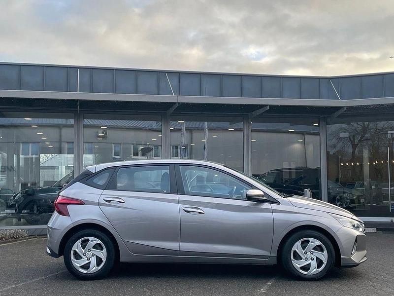 Gebraucht Hyundai i20 101 PS (74 kW) 2022 Grau Kleinwagen