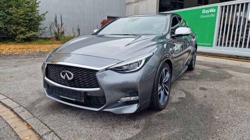 Grau Gebraucht 2016 Infiniti Q30 Kleinwagen | 12.990 € (Fairer Preis) - Bild 1/4