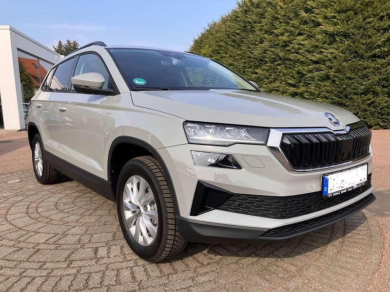 Grau Gebraucht 2025 Skoda Karoq SUV | 31.490 € (Superpreis) - Bild 1/4