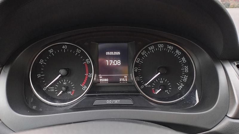 Gebraucht Skoda Rapid Joy 125 PS (91 kW) 2016 Grau Kleinwagen