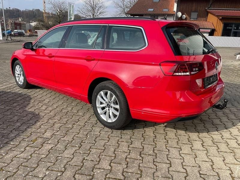 Gebraucht VW Passat Business 122 PS (89 kW) 2023 Tornadorot Kombi