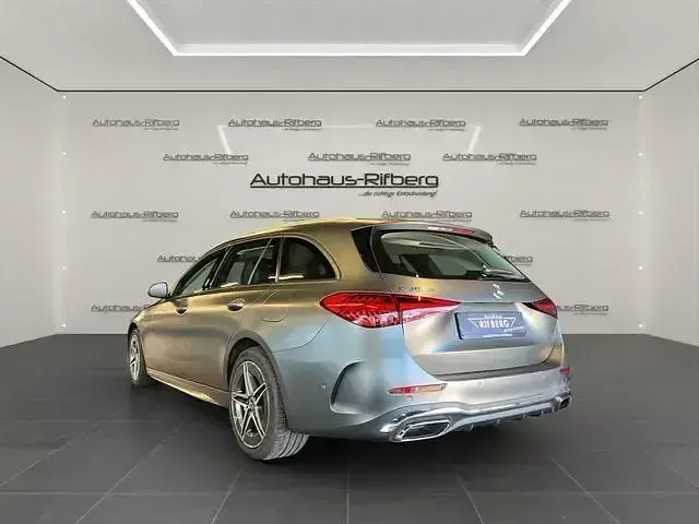Gebraucht Mercedes C300e Advanced 313 PS (230 kW) 2023 Selenitgrau  magnolackie Kombi