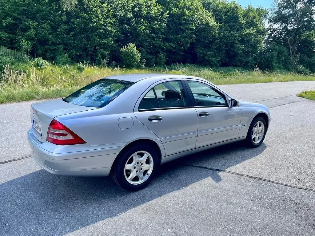 Gebraucht Mercedes C180 Classic 129 PS (94 kW) 2000 Silber Limousine