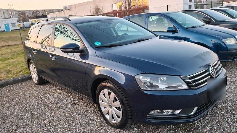 Gebraucht VW Passat 140 PS (102 kW) 2013 Blau Kombi