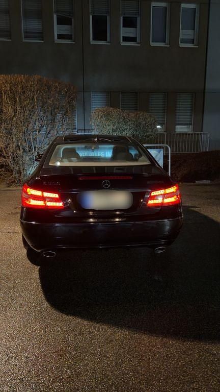 Gebraucht Mercedes E350 265 PS (194 kW) 2010 Schwarz Coupé