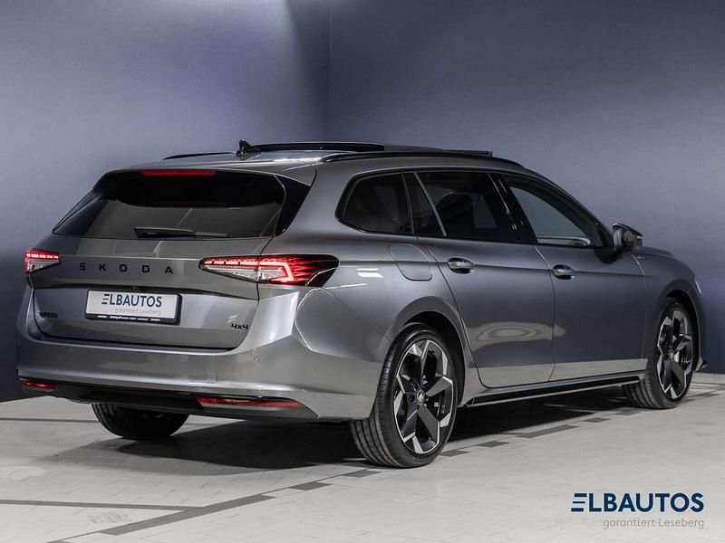 Neu Skoda Superb 193 PS (141 kW) 2025 Graphitegrau Kombi