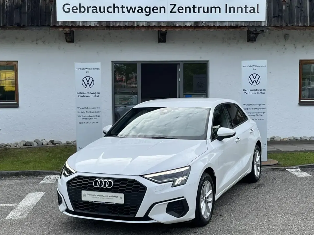 Gebraucht Audi A3 110 PS (80 kW) 2023 Weiß Limousine