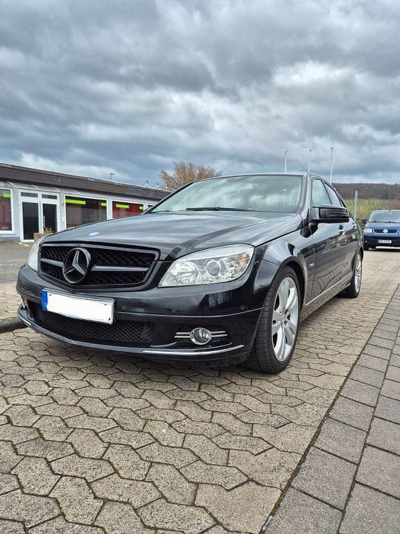 Gebraucht Mercedes C180 156 PS (114 kW) 2010 Schwarz Limousine