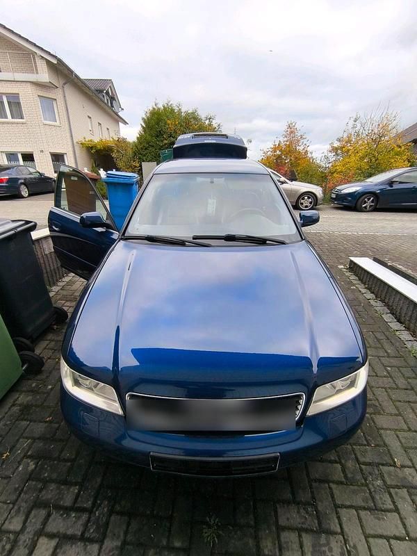 Blau Gebraucht 2000 Audi A4 Limousine | 1.000 € (Superpreis) - Bild 1/4