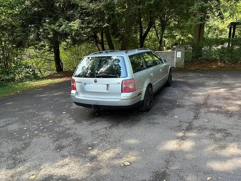 Silber Gebraucht 2001 VW Passat Kombi | 3.200 € - Bild 1/4
