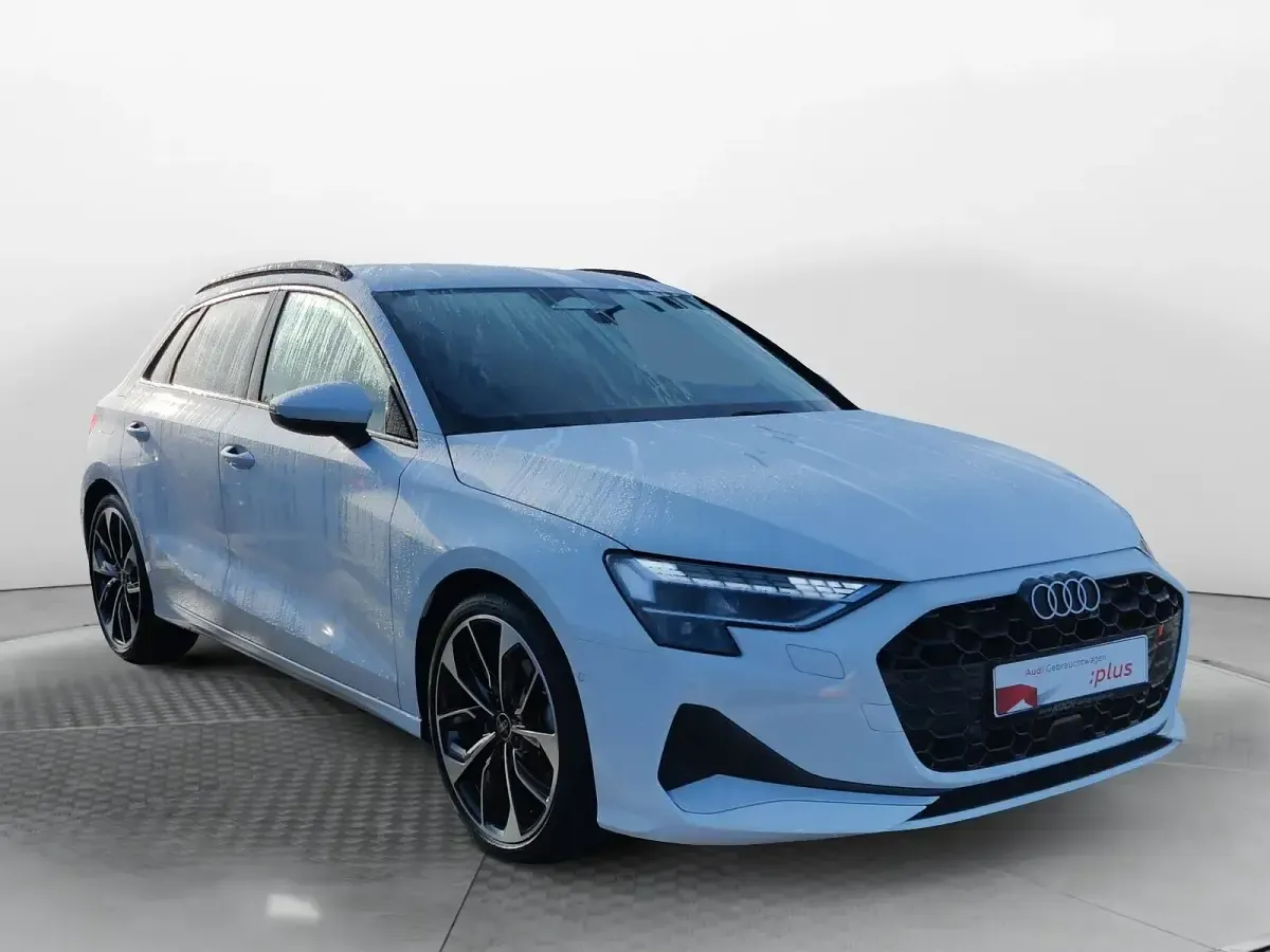 Second-hand Audi A3 Ambiente 150 CP (110 kW) 2025 Alb Berlinǎ