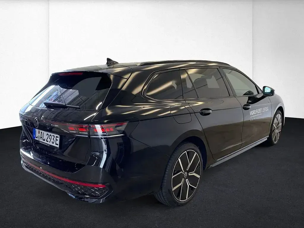 Gebraucht VW Passat R-line 272 PS (200 kW) 2025 Schwarz Kombi