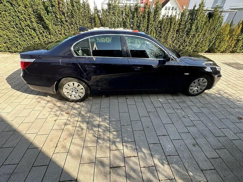 Gebraucht BMW 523 177 PS (130 kW) 2005 Blau Limousine