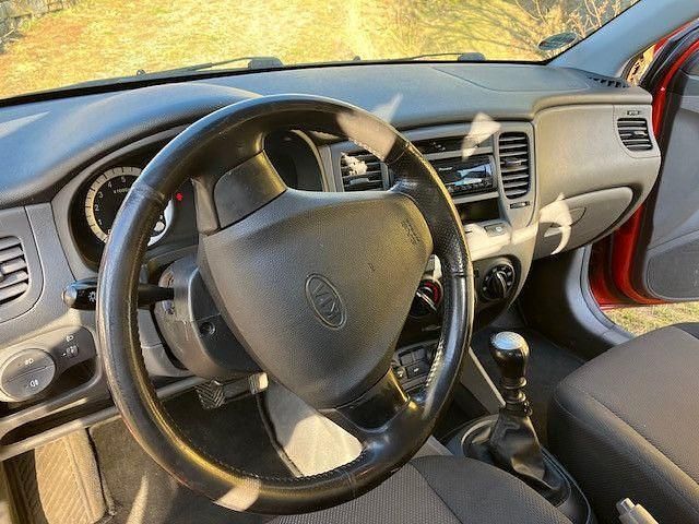 Gebraucht Kia Rio 82 PS (60 kW) 2005 Rot Limousine