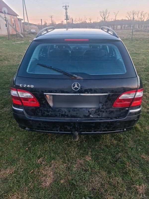 Gebraucht Mercedes E240 177 PS (130 kW) 2004 Schwarz Kombi