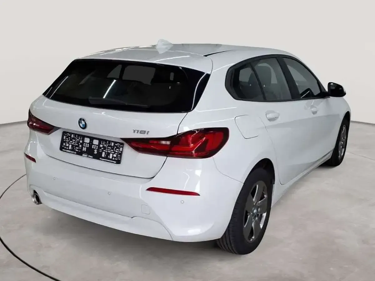 Gebraucht BMW 118 Advantage 136 PS (100 kW) 2023 Alpinweiß Limousine