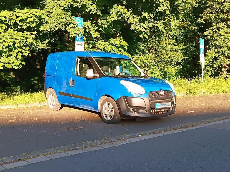 Gebraucht Fiat Doblò 90 PS (66 kW) 2012 Blau Van / Kleinbus