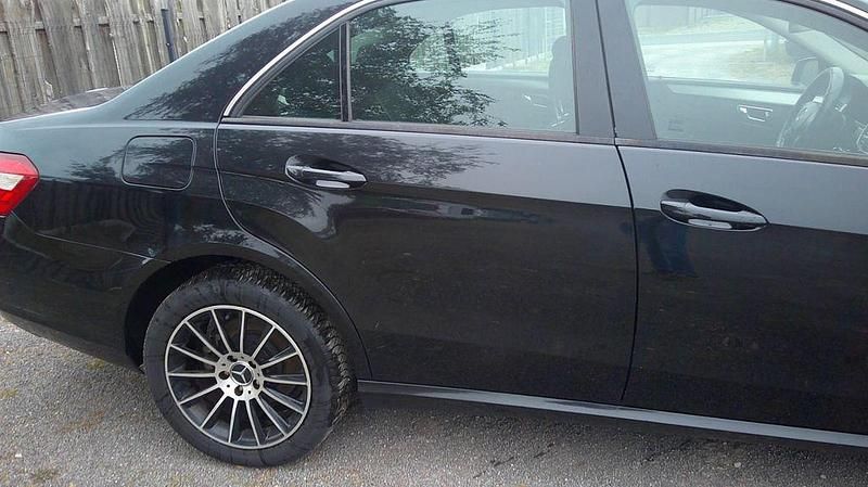 Gebraucht Mercedes E220 Avantgarde 170 PS (125 kW) 2011 Schwarz Limousine