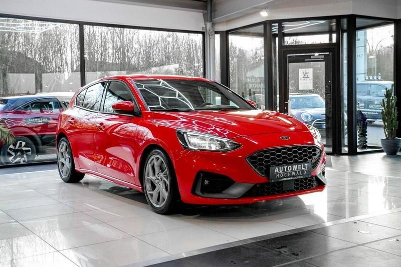 Używany Ford Focus ST 190 KM (139 kW) 2020 Czerwony Sedan/Limuzyna