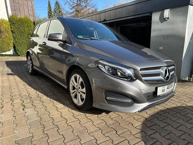 Gebraucht Mercedes B220 184 PS (135 kW) 2017 Grau Van / Kleinbus
