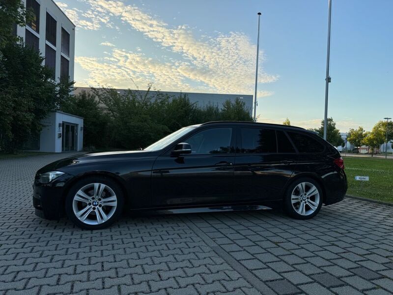 Schwarz Gebraucht 2015 BMW 318 Sport Line Kombi | 11.800 € (Fairer Preis) - Bild 1/4