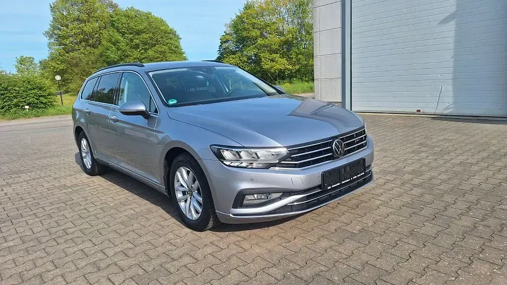 Gebraucht VW Passat Business 150 PS (110 kW) 2022 Silber Kombi