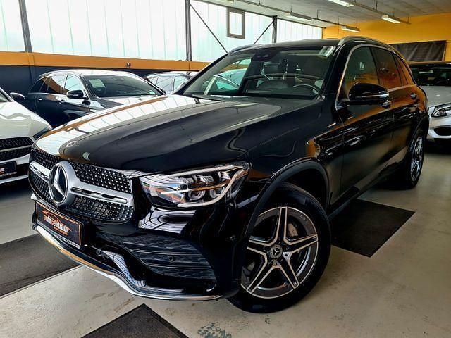 Schwarz Gebraucht 2020 Mercedes GLC300e AMG Limousine | 41.990 € (Fairer Preis) - Bild 1/4