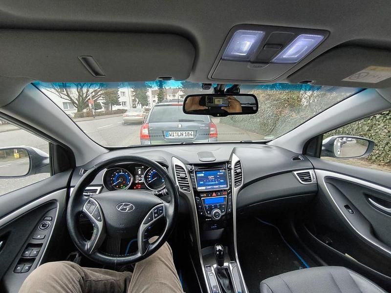 Gebraucht Hyundai i30 Style 110 PS (80 kW) 2015 Silber Kombi