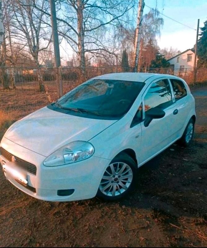 Gebraucht Fiat Punto 70 PS (51 kW) 2011 Weiß Kleinwagen