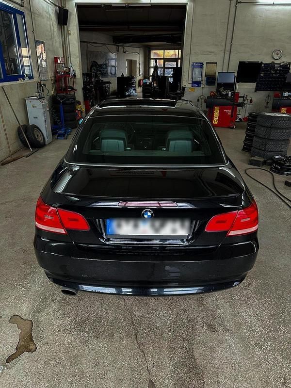 Gebraucht BMW 320 Cabriolet 170 PS (125 kW) 2008 Schwarz Cabrio