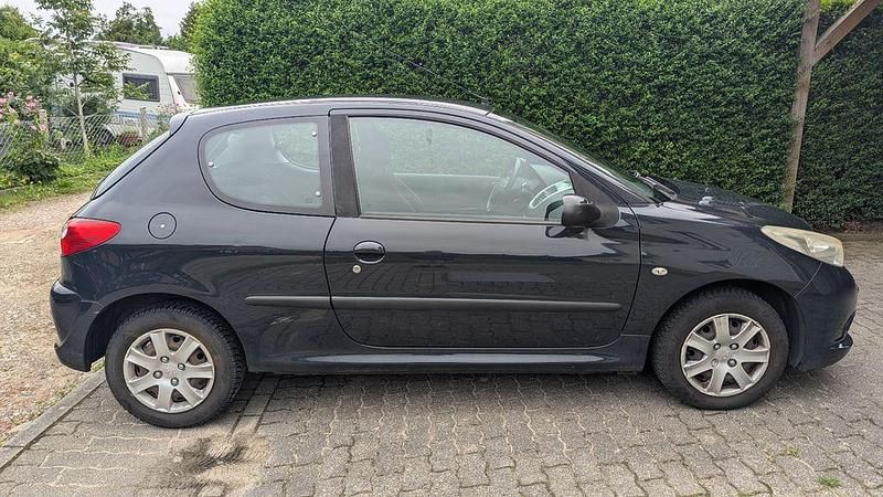 Schwarz Gebraucht 2010 Peugeot 206+ Kleinwagen | 1.000 € (Superpreis) - Bild 1/4